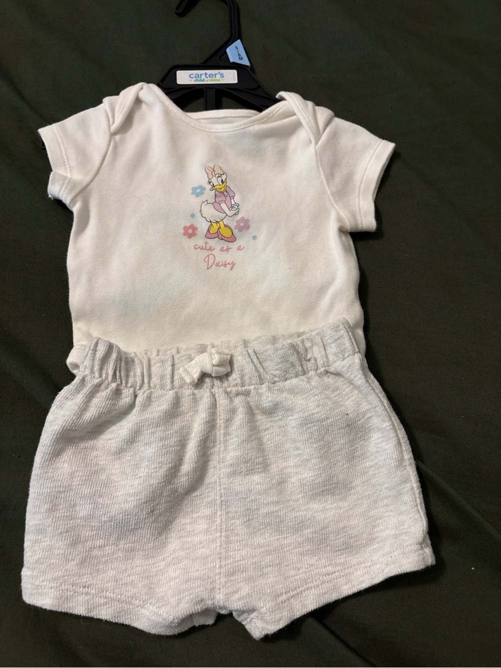 Primark White Daisy Graphic Bodysuit 0-3m  and Carters 3m Knit Shorts Set